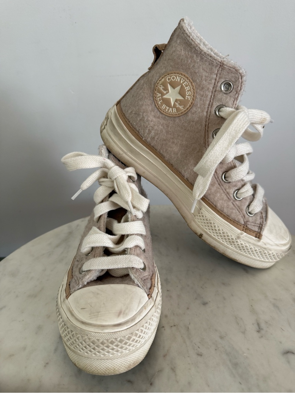 Converse Chuck Taylor All Star Hi Lift Platform High Top Faux Fur Beige 6 Teddy